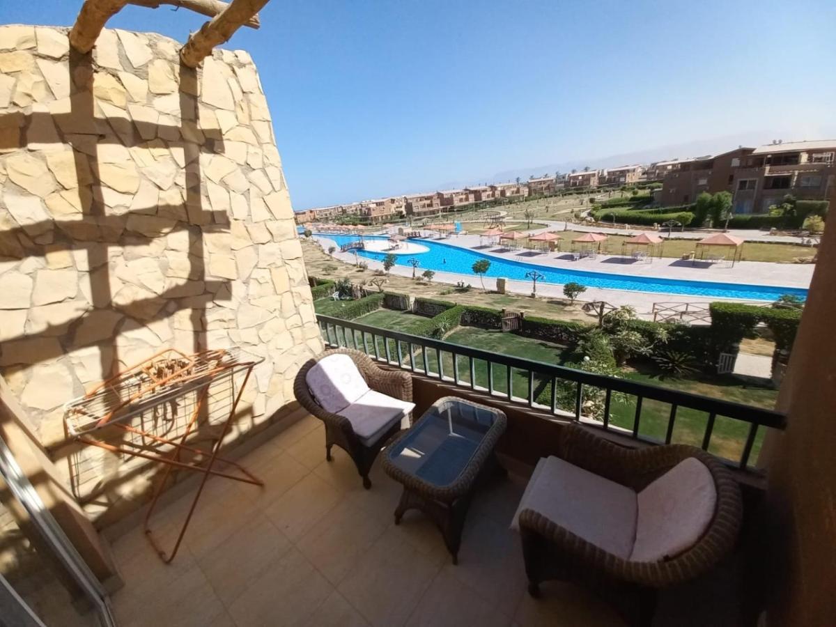 Chalet Marina Wadi Degla Families Only Pool View 2Nd Floor 6 Adults Ain Sukhna Buitenkant foto