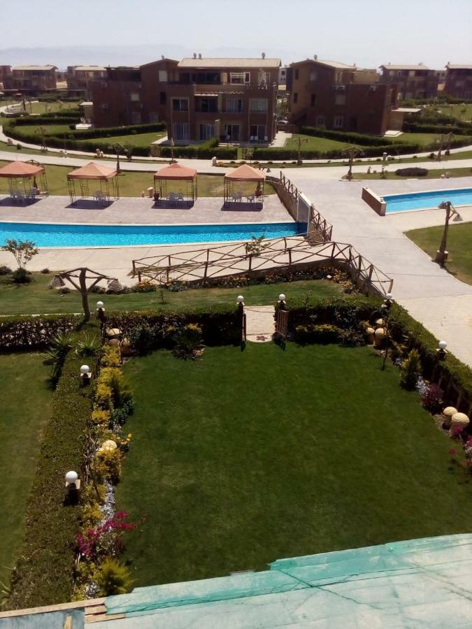 Chalet Marina Wadi Degla Families Only Pool View 2Nd Floor 6 Adults Ain Sukhna Buitenkant foto